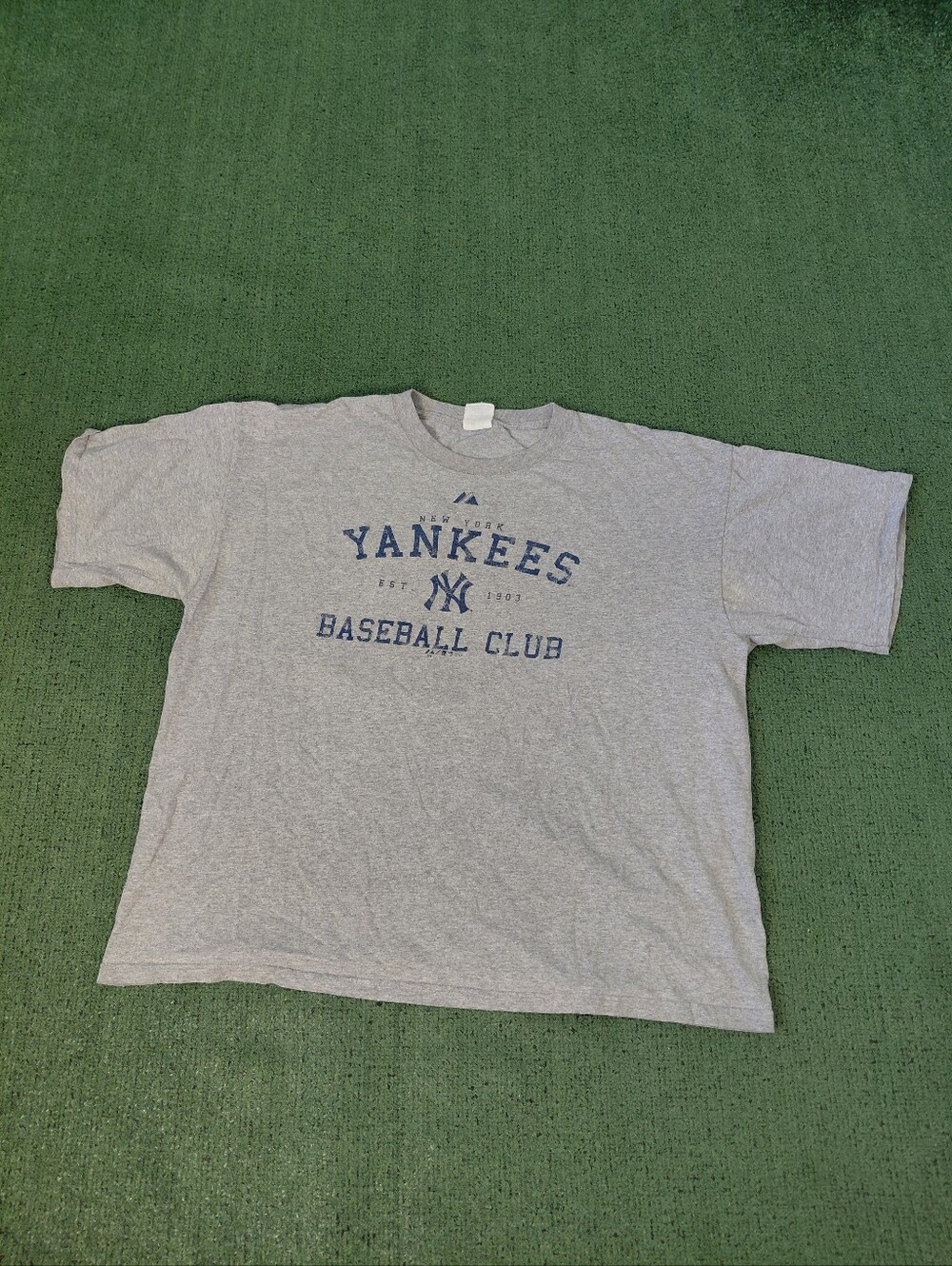 VINTAGE 2002 Majestic New York Yankees Baseball Club MLB Sports Y2K Gray T Shirt